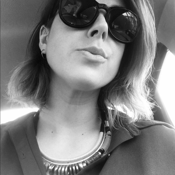 Meet your Posher, Shelly - Picture 2 of 3